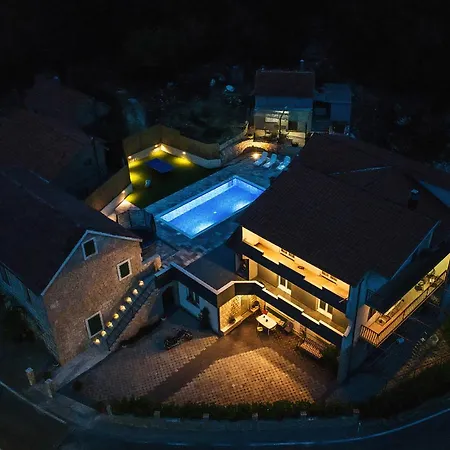 Duka With Heated Private Pool, Makarska Region Petricevici