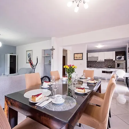 Vila Duka With Heated Private Pool, Makarska Region Petricevici