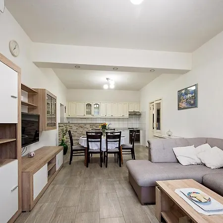 Vila Duka With Heated Private Pool, Makarska Region Petricevici