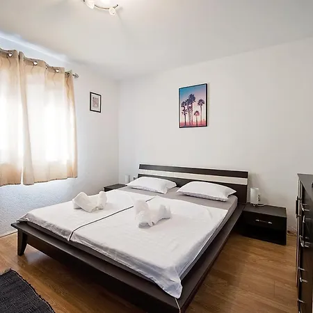 Duka With Heated Private Pool, Makarska Region Petricevici