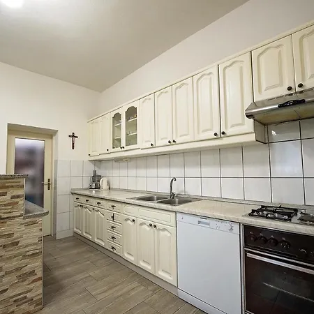 Duka With Heated Private Pool, Makarska Region Vila