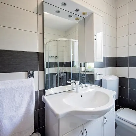 Duka With Heated Private Pool, Makarska Region Petricevici