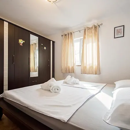 Duka With Heated Private Pool, Makarska Region Vila Petricevici